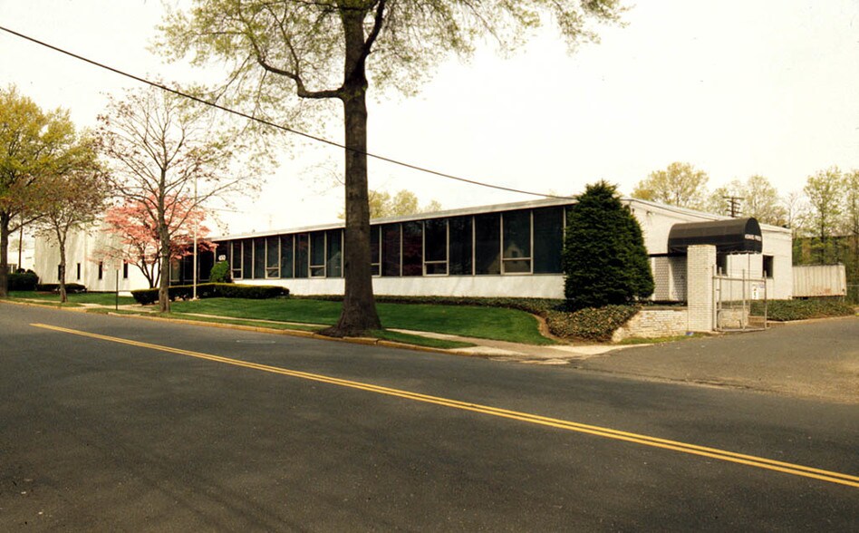 450 W 1st Ave, Roselle, NJ à louer - Photo de l’immeuble – Image 3 sur 5