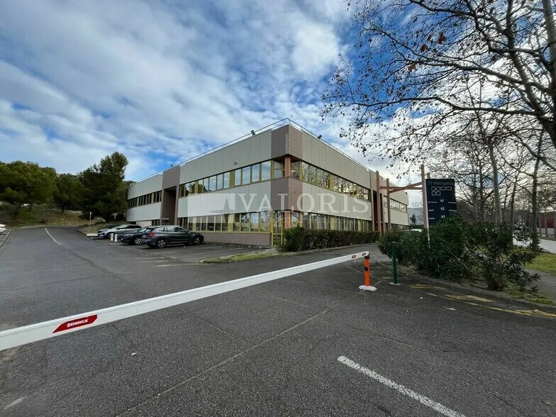 Bureau dans Vitrolles à louer - Photo de l’immeuble – Image 1 sur 13