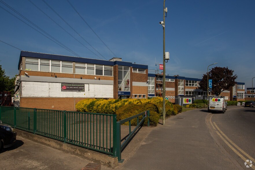 35-44 Wates Way, Mitcham à louer - Photo de l’immeuble – Image 2 sur 10