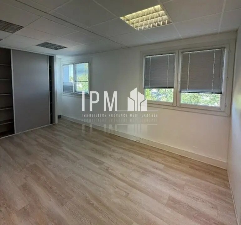 815 Rue André Ampère, Aix-en-Provence à louer Photo de l’immeuble– Image 1 sur 6