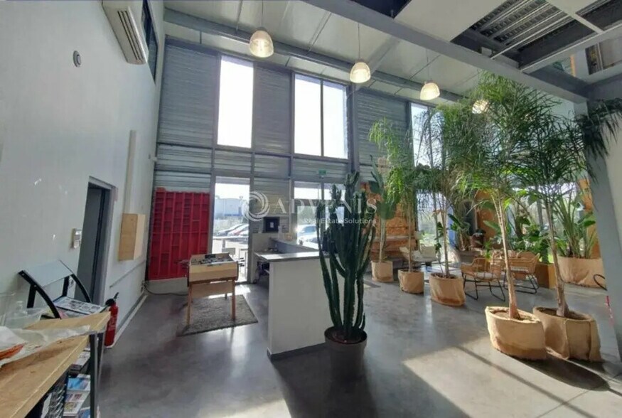 Bureau dans Lunel-Viel à louer - Photo de l’immeuble – Image 2 sur 9