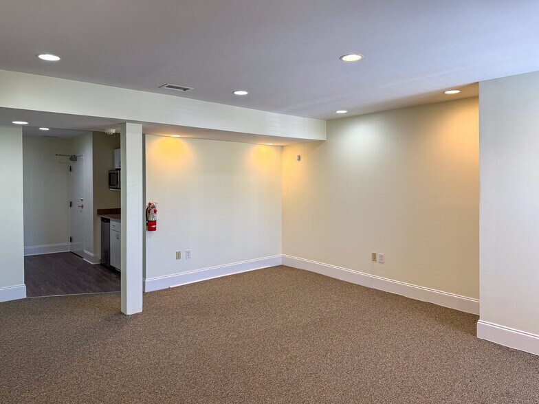 11 Isabella St, Charleston, SC à louer - Photo de l’immeuble – Image 3 sur 16