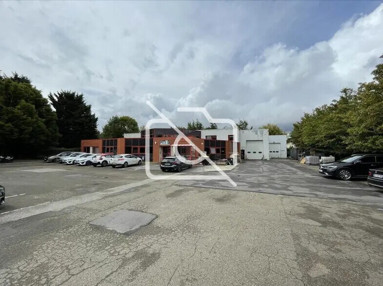 Local d'activités dans Voisins-le-Bretonneux à vendre - Photo de l’immeuble – Image 1 sur 15