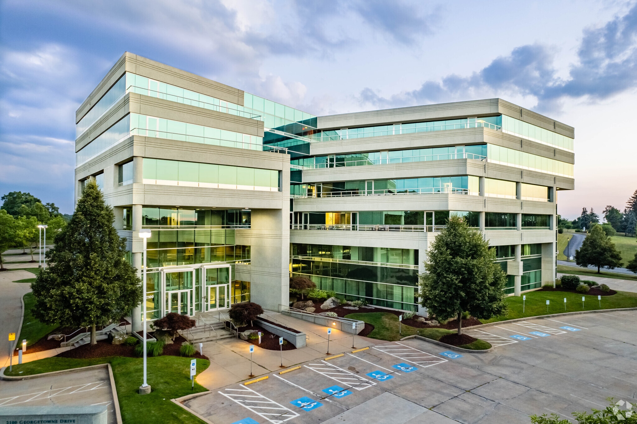 2100 Georgetowne Dr, Sewickley, PA à louer Photo principale– Image 1 sur 6