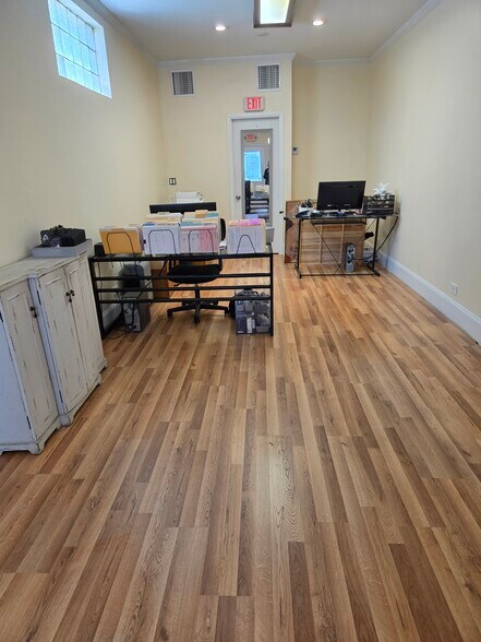 539 N Oleander Ave, Daytona Beach, FL à louer - Photo de l’immeuble – Image 2 sur 10