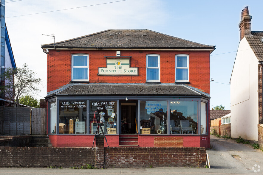 98-100 Hythe Rd, Ashford à vendre - Photo de l’immeuble – Image 2 sur 2