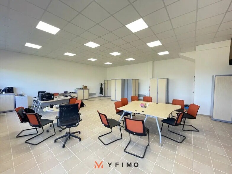 Bureau dans Flins-sur-Seine à louer - Photo de l’immeuble – Image 2 sur 7