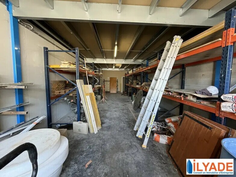 Local d’activités dans Gardanne à louer - Photo de l’immeuble – Image 1 sur 7