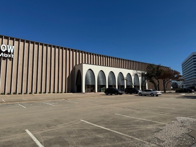 4355 Lyndon B Johnson Fwy, Dallas, TX à louer Photo de l’immeuble– Image 1 sur 6
