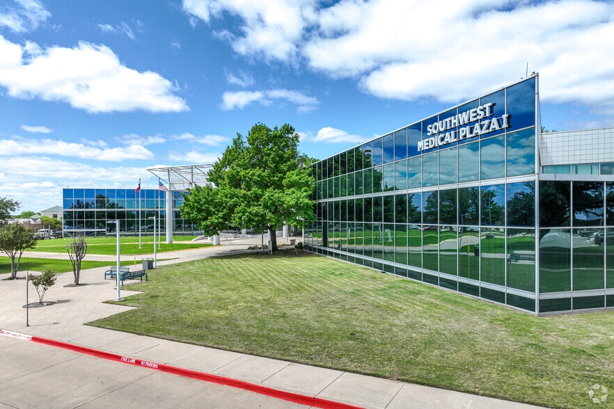 7140 Oakmont Blvd, Fort Worth, TX à vendre - Photo principale – Image 1 sur 14