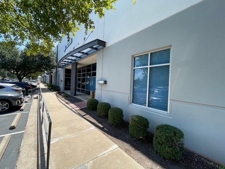 33 Cypress Blvd, Round Rock, TX à louer - Photo de l’immeuble – Image 2 sur 13