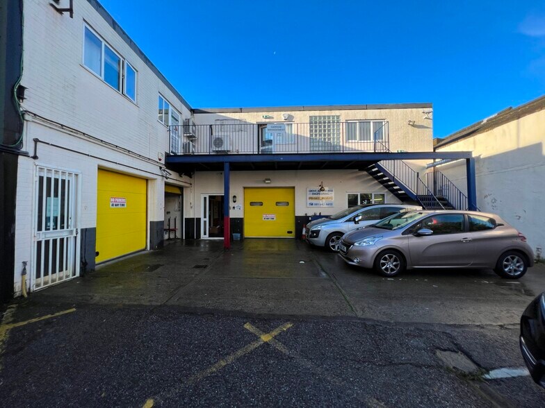 41-45 Lind Rd, Sutton à vendre - Photo de l’immeuble – Image 3 sur 3