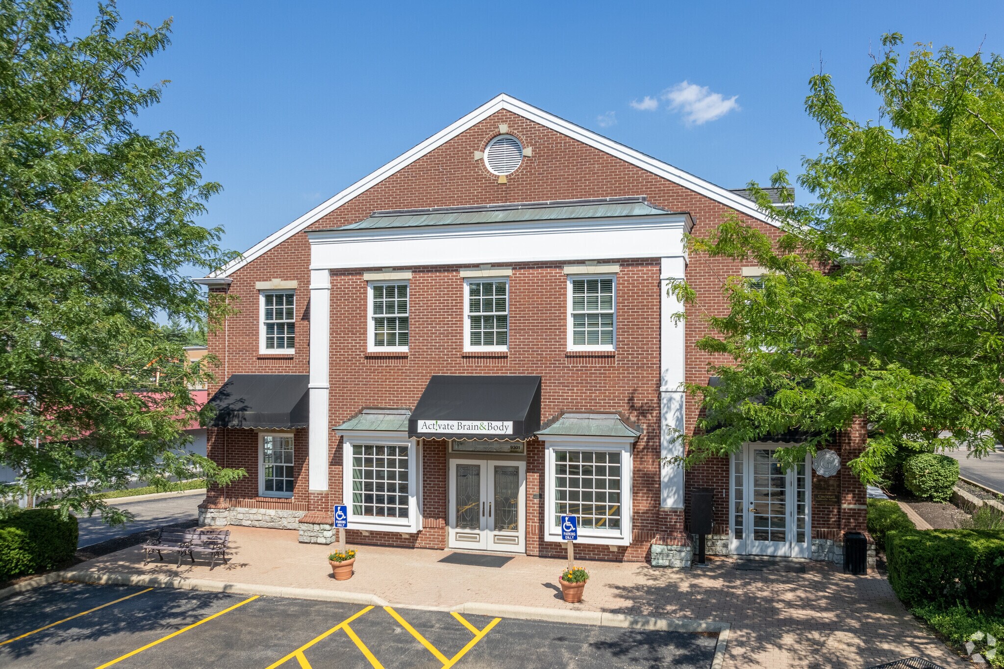 9301 Montgomery Rd, Montgomery, OH à louer Photo principale– Image 1 sur 5