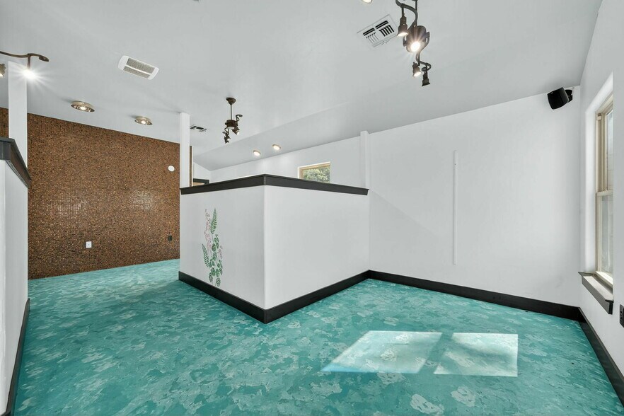 926 E Blanco Rd, Boerne, TX à louer - Photo de l’immeuble – Image 2 sur 5