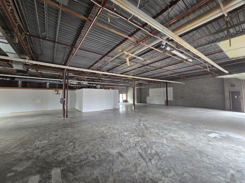 45 Pacific Crt, London, ON à louer - Photo de l’immeuble – Image 2 sur 13