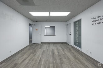 17315 Studebaker Rd, Cerritos, CA à louer Photo intérieure– Image 2 sur 5