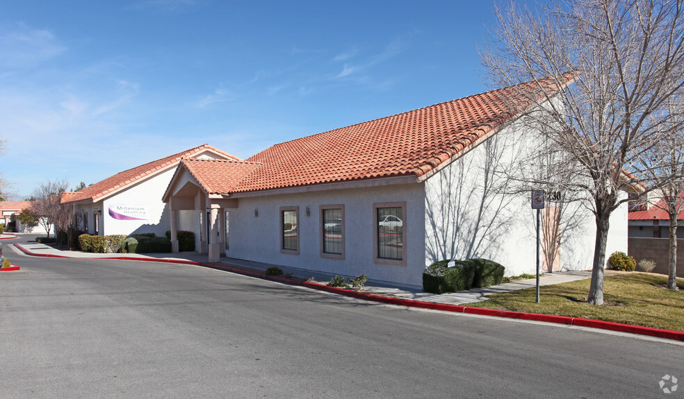 8230 W Charleston Blvd, Las Vegas, NV à vendre - Photo de l’immeuble – Image 3 sur 22