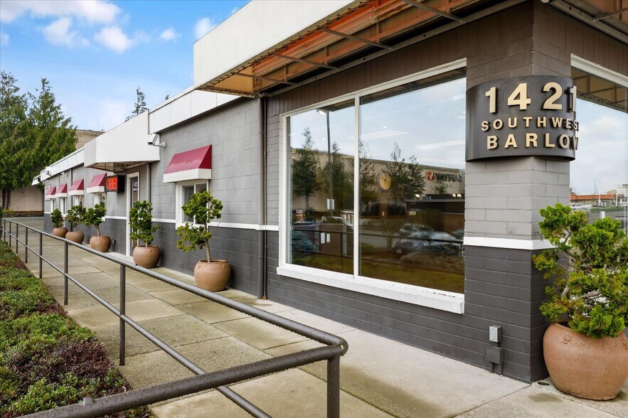 1421 SW Barlow St, Oak Harbor, WA à vendre - Photo de l’immeuble – Image 3 sur 48