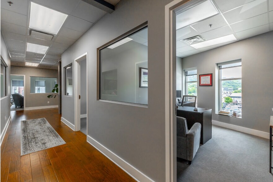 325 Cherokee Blvd, Chattanooga, TN à louer - Photo de l’immeuble – Image 2 sur 11