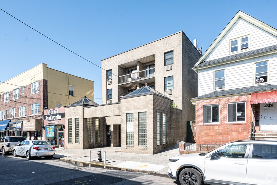 5536 69th Pl, Maspeth, NY à vendre - Photo principale – Image 3 sur 6
