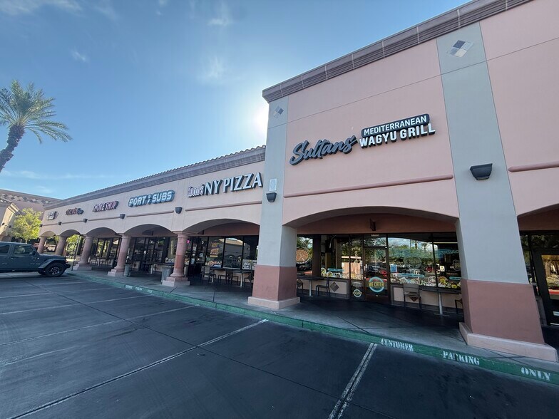1910 Village Center Cir, Las Vegas, NV à louer - Photo de l’immeuble – Image 1 sur 16