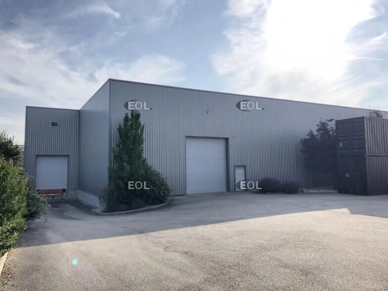 Industriel/Logistique dans Taluyers à louer - Photo de l’immeuble – Image 2 sur 20