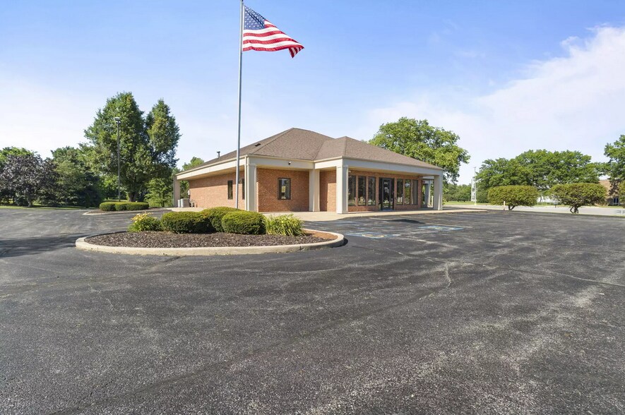 201 Koomler Dr, La Porte, IN à vendre - Photo de l’immeuble – Image 3 sur 21