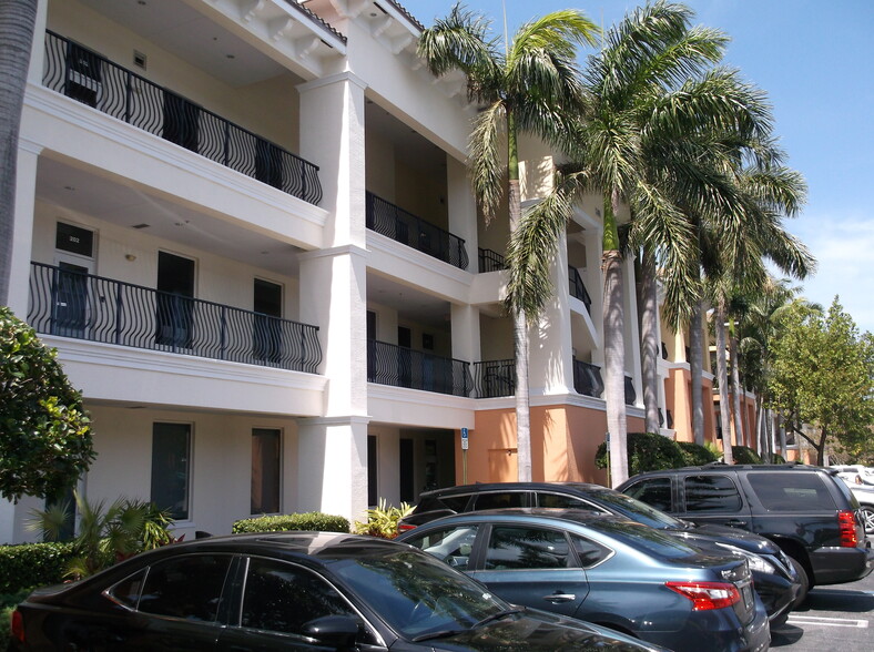 2465 Mercer Ave, West Palm Beach, FL à louer - Photo de l’immeuble – Image 3 sur 9