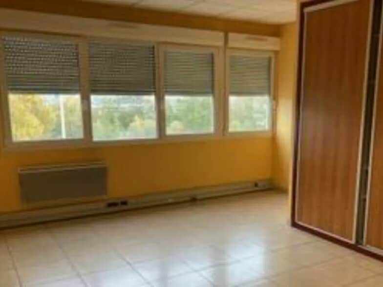 Bureau dans Bethoncourt à louer - Photo de l’immeuble – Image 2 sur 4