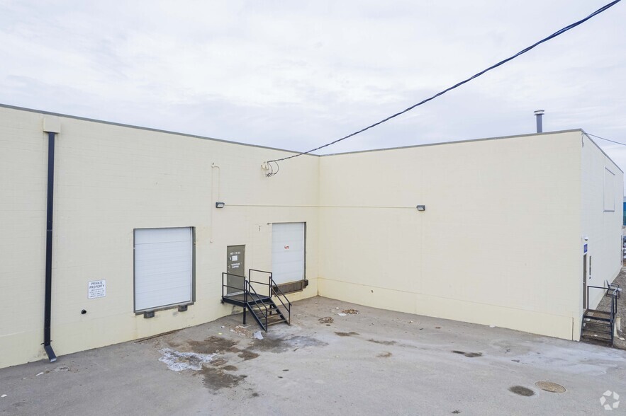 4027 7th St SE, Calgary, AB à louer - Photo de l’immeuble – Image 2 sur 3