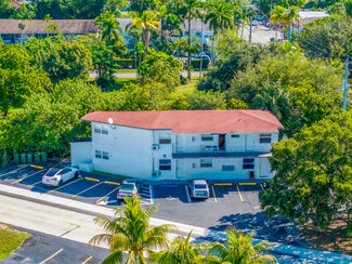 Plus de détails pour 119 SE 9th St, Hallandale Beach, FL - Logement à vendre