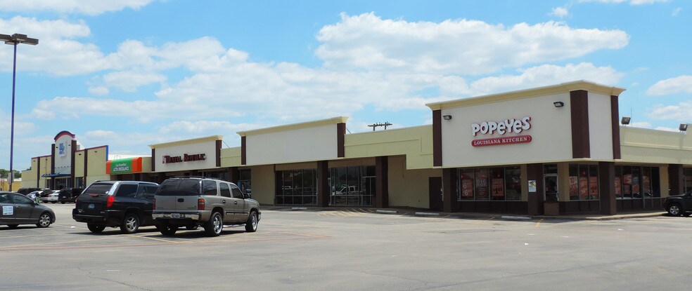 Fairmeadows Shopping Center portefeuille de 7 biens à vendre sur LoopNet.fr - Photo principale – Image 3 sur 16