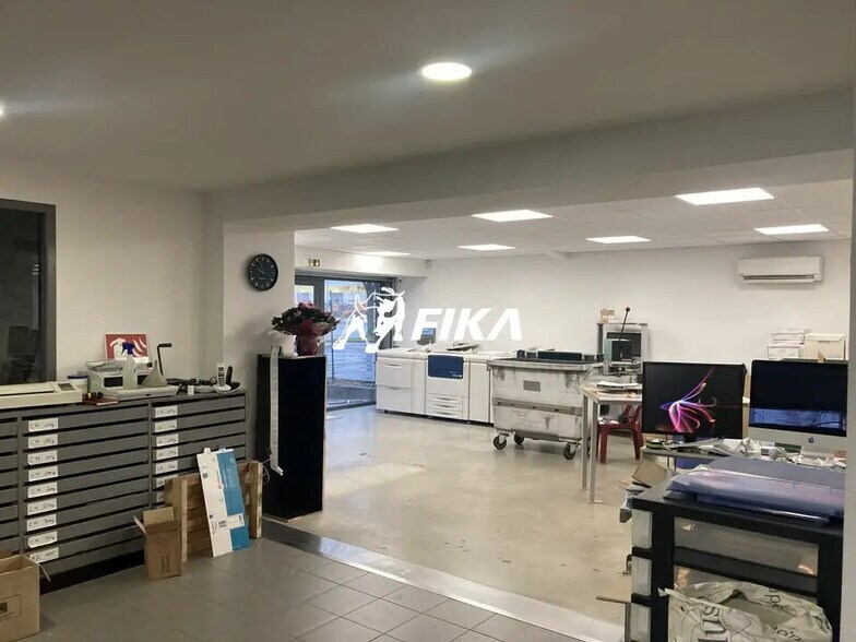 Local d’activités dans Estancarbon à louer - Photo de l’immeuble – Image 2 sur 5