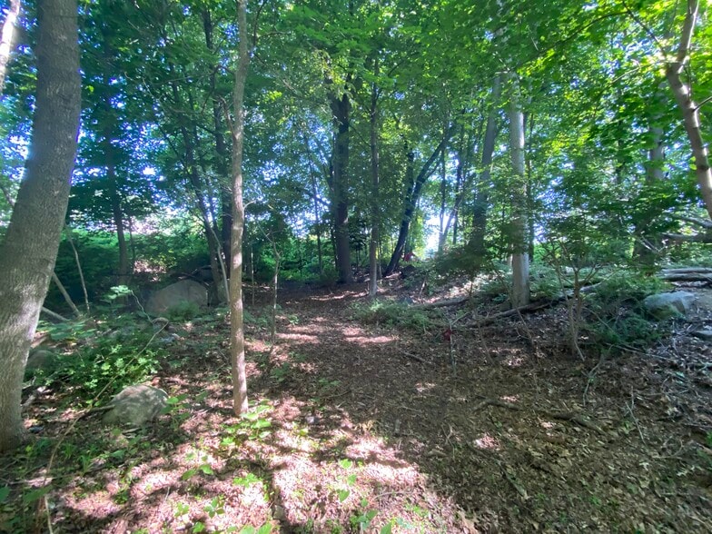 96 Pulaski St, West Warwick, RI à louer - Photo de l’immeuble – Image 3 sur 9