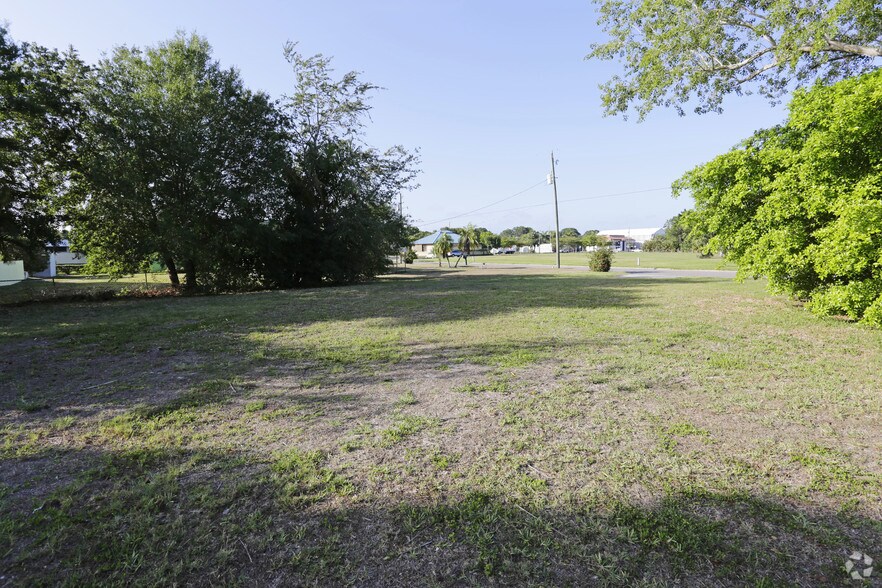 501 E Marion Ave, Punta Gorda, FL à louer - Photo principale – Image 1 sur 3