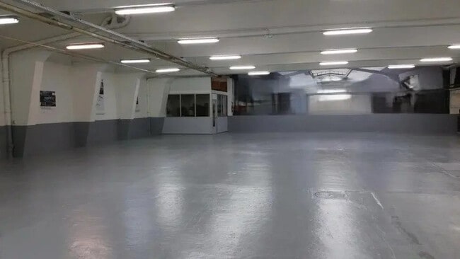 Plus de détails pour Local commercial à vendre