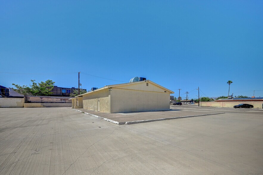 100 Shiloah Dr, Las Vegas, NV à vendre - Photo de l’immeuble – Image 3 sur 13