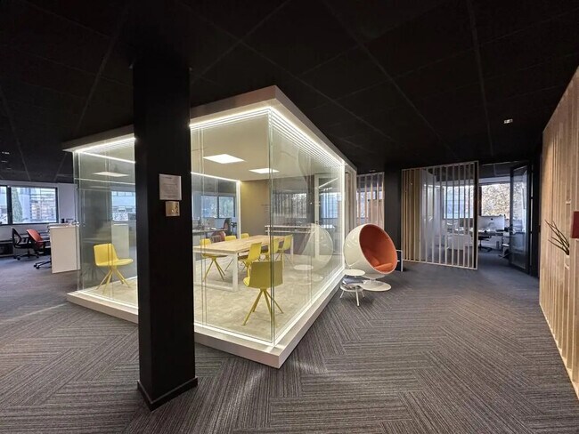 Plus de détails pour 3 Allée Des Séquoias, Limonest - Bureau à louer