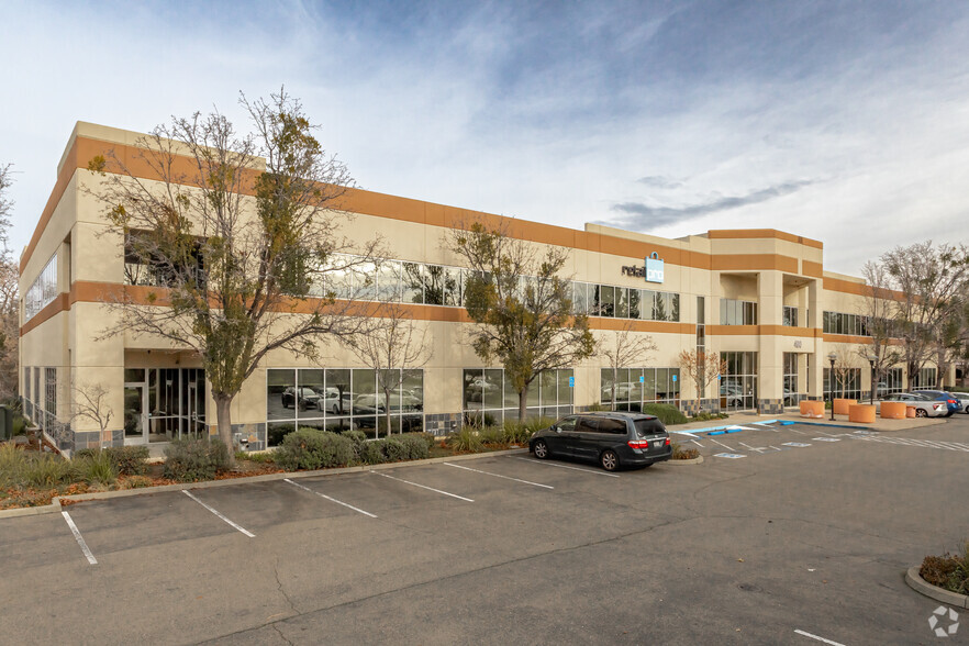 400 Plaza Dr, Folsom, CA à louer - Photo principale – Image 1 sur 25