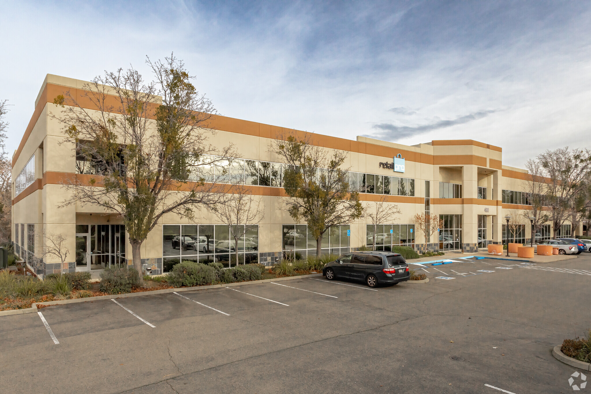 400 Plaza Dr, Folsom, CA à louer Photo principale– Image 1 sur 26