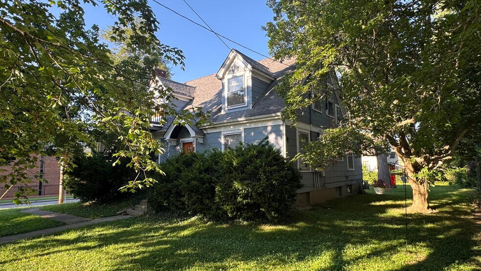 701 S Rawlings St, Carbondale, IL à vendre - Photo de l’immeuble – Image 1 sur 5