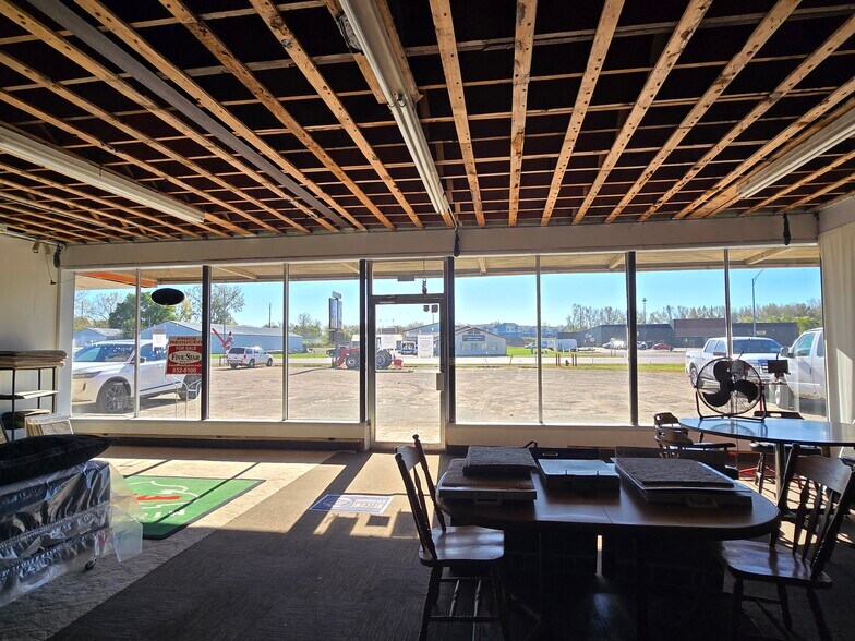 2320 MN-60 Hwy, Windom, MN à vendre - Photo de l’immeuble – Image 2 sur 11