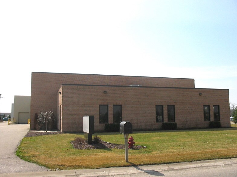 151 McLean Dr, Romeo, MI à louer - Photo de l’immeuble – Image 2 sur 6