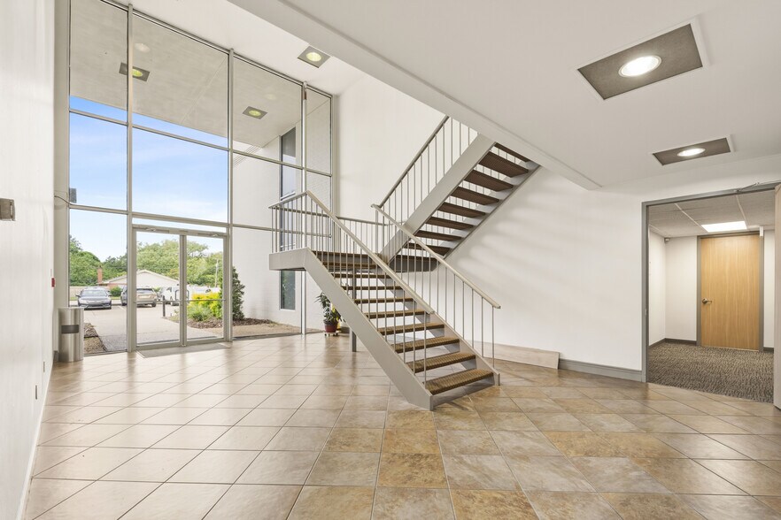 315 S College Rd, Lafayette, LA à louer - Photo de l’immeuble – Image 3 sur 10