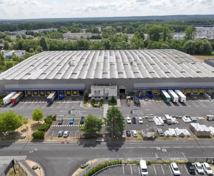 Industriel/Logistique dans Le Meux à louer - Photo de l’immeuble – Image 3 sur 11