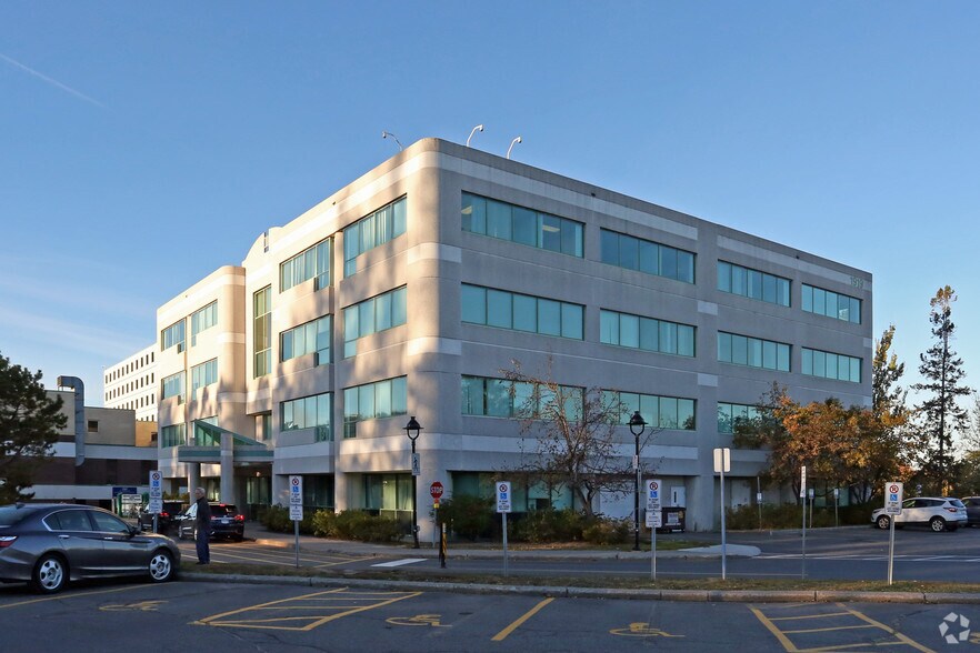 1919 Riverside Dr, Ottawa, ON à louer - Photo de l’immeuble – Image 2 sur 2