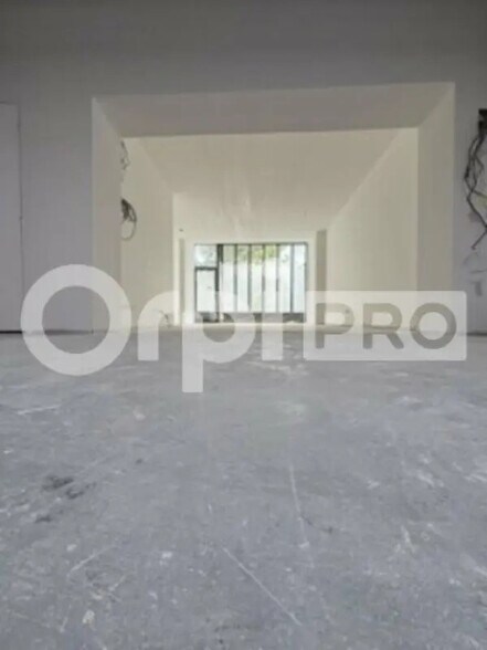 Local commercial dans Armentières à louer - Photo intérieure – Image 2 sur 7