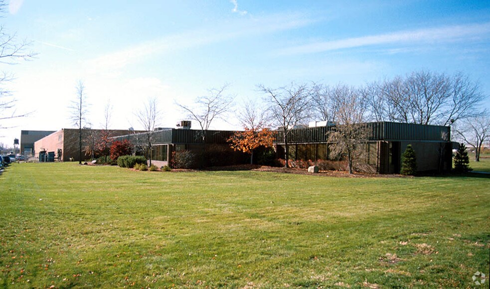 26300 Miles Rd, Bedford Heights, OH à louer - Photo de l’immeuble – Image 2 sur 8