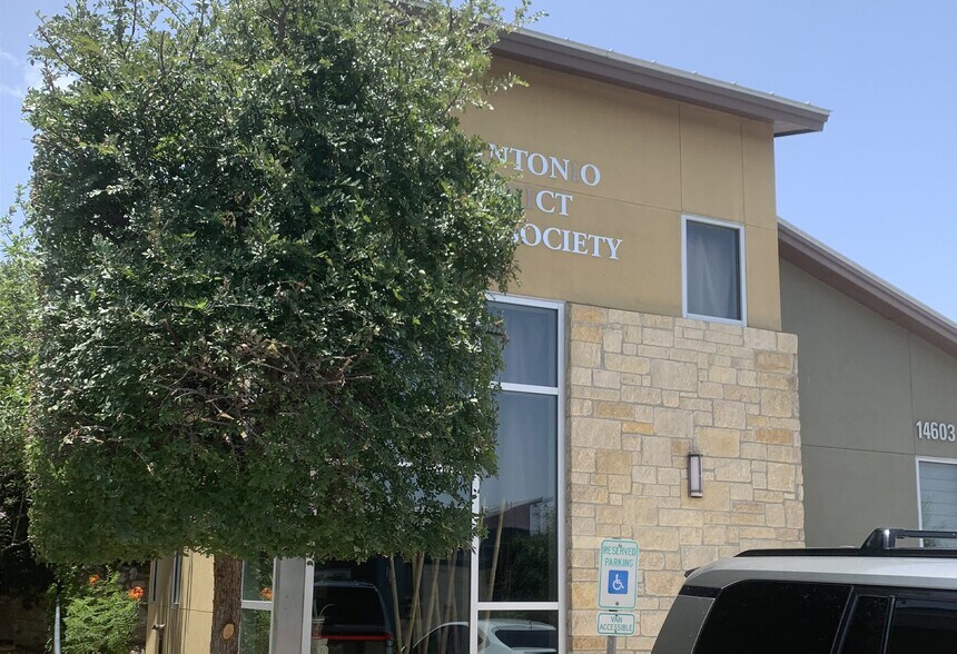 14603 Huebner Rd, San Antonio, TX à vendre - Photo de l’immeuble – Image 2 sur 4