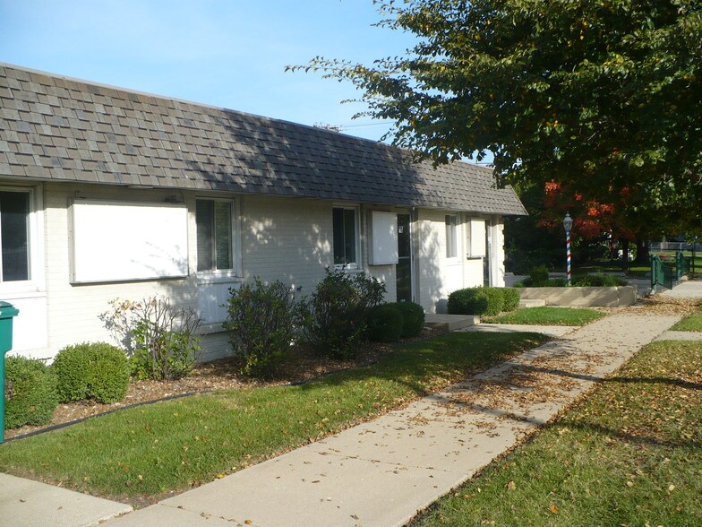 13-17 Fairlane Dr, Joliet, IL à vendre - Photo de l’immeuble – Image 2 sur 5